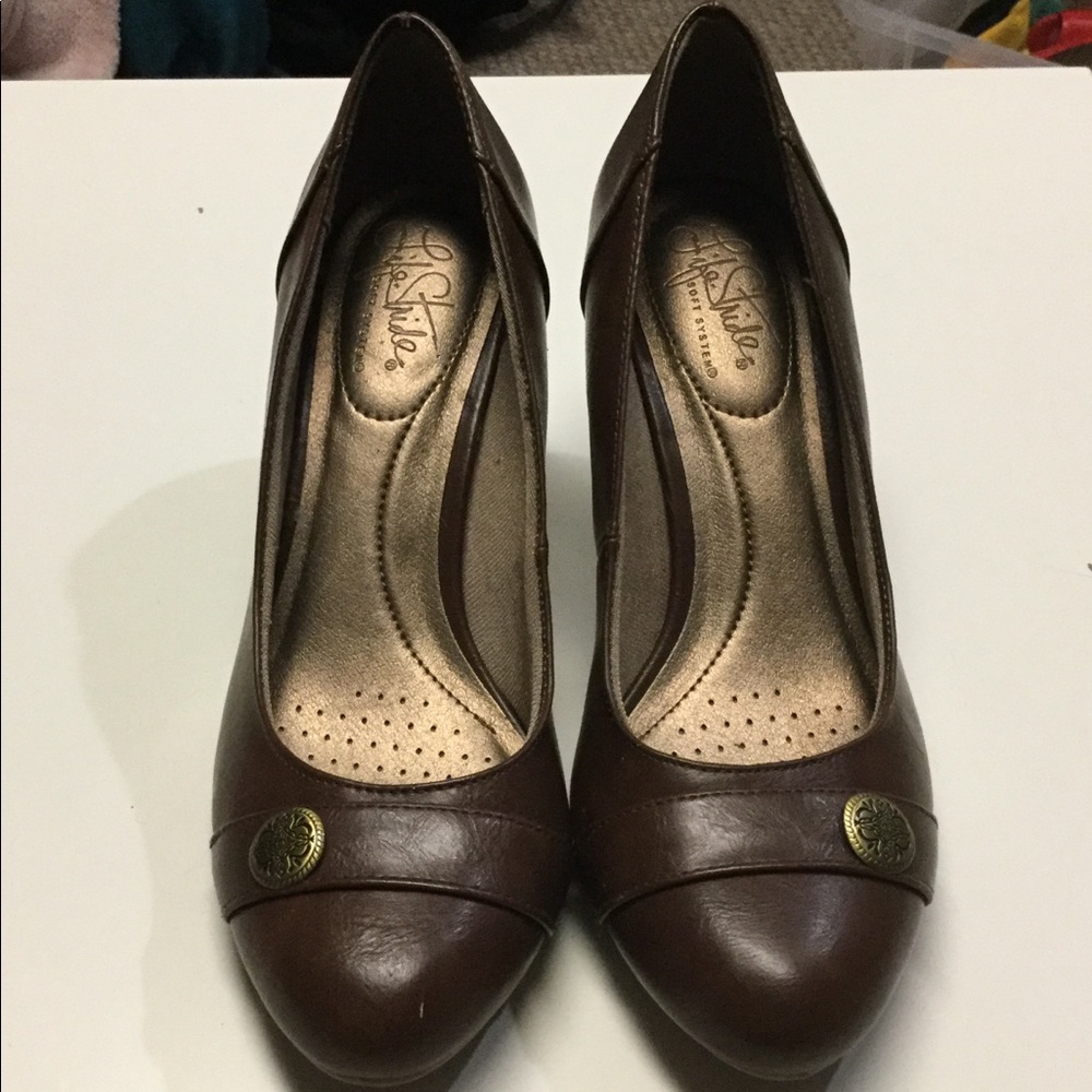 Life Stride Brown Heels